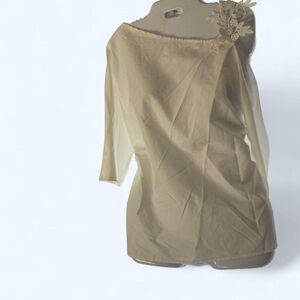 White off the shoulder blouse shortsleeve w floral embroidery detail Shein M